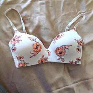 Super Soft Wireless Bra (32DD) NWOT